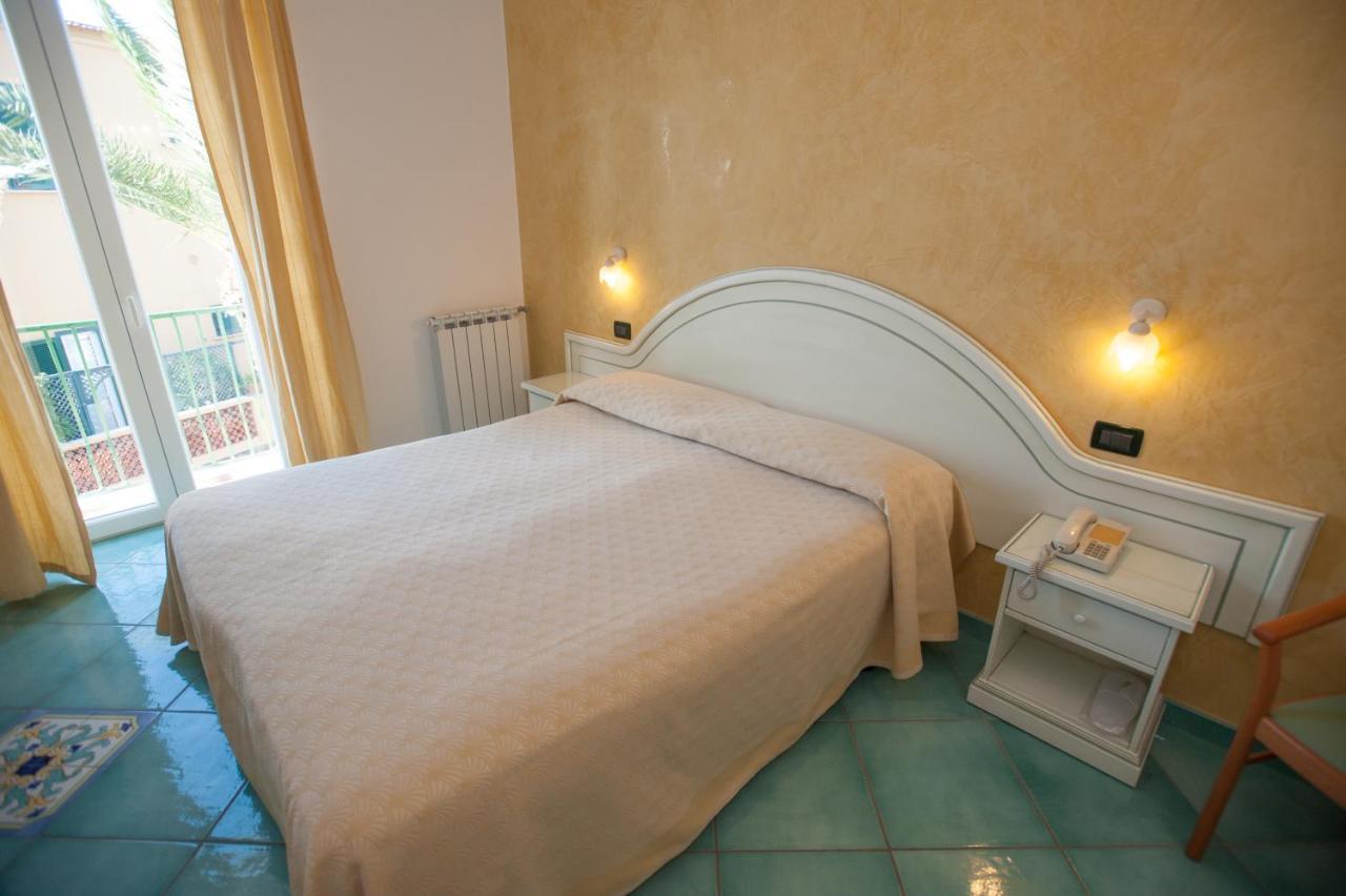 איסקיה Hotel Villa Sirena - Thermae & Spa מראה חיצוני תמונה