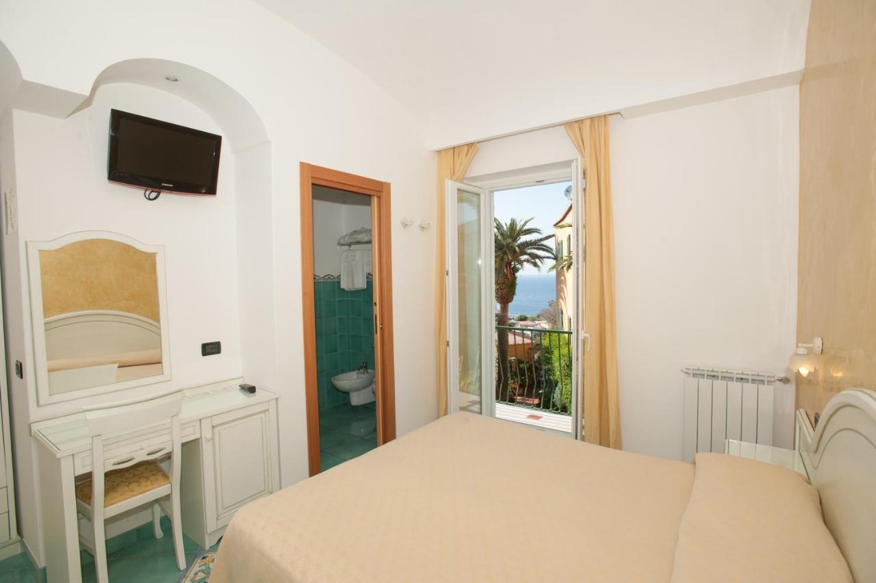 איסקיה Hotel Villa Sirena - Thermae & Spa מראה חיצוני תמונה