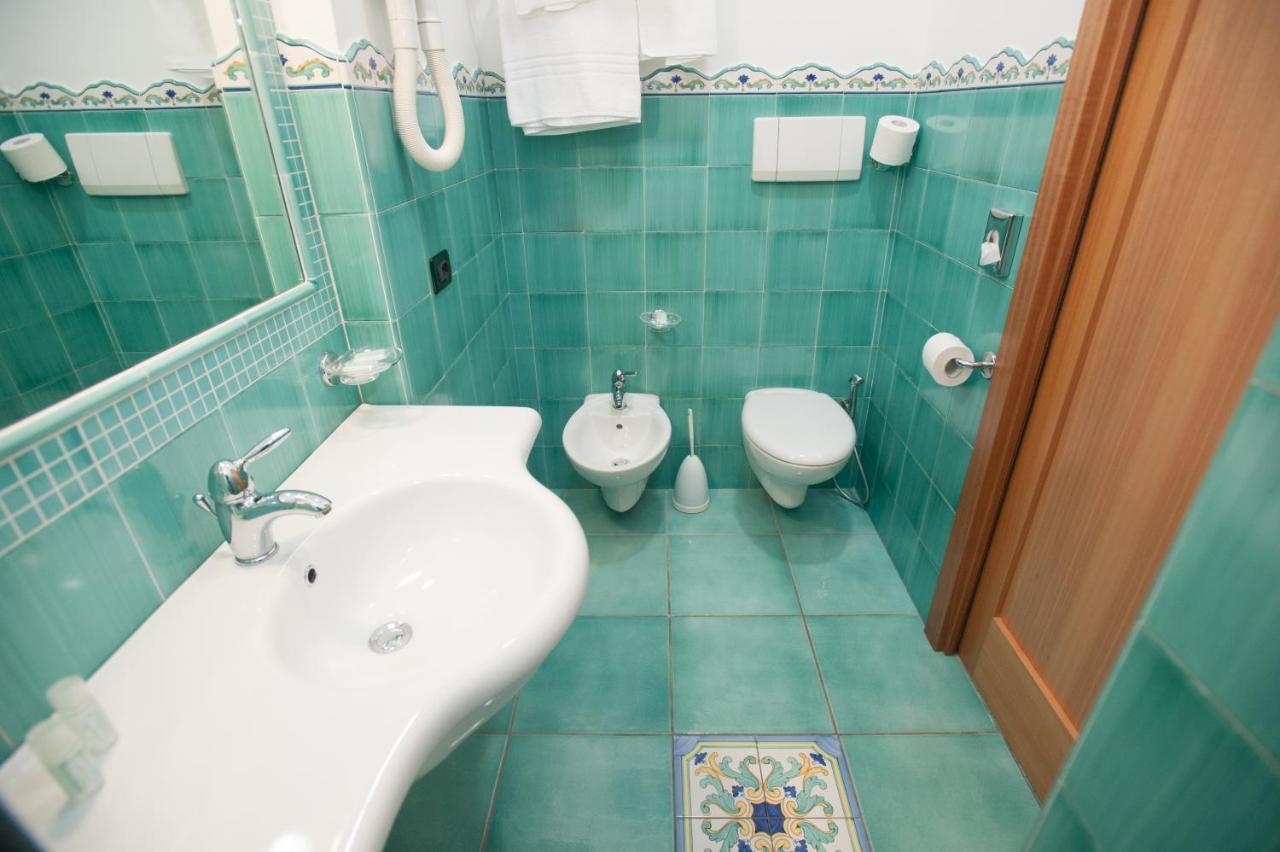 איסקיה Hotel Villa Sirena - Thermae & Spa מראה חיצוני תמונה